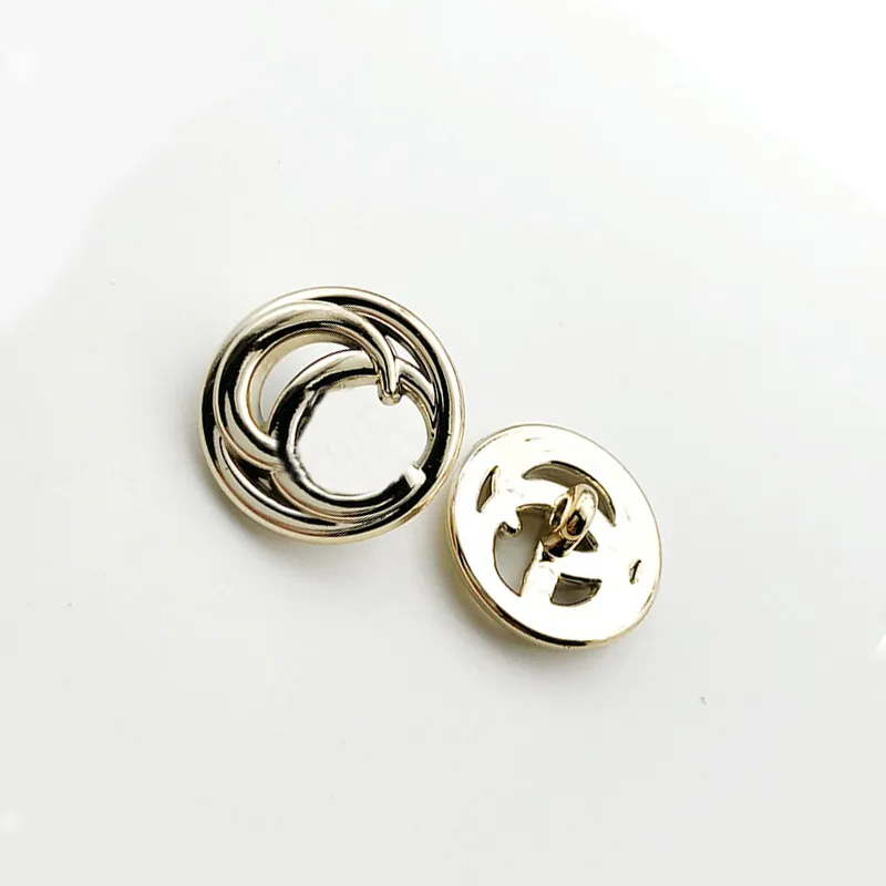 Metal Letter Sewing Buttons Gold Silver 18/21/25mm Letter Diy Button for Coat Shirt Sweater High Quality