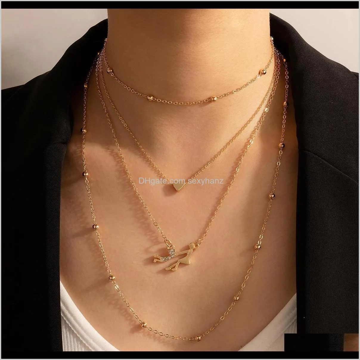 Ожерелья подвески бросают доставку 2021 День матери девочка в руке Матери подвеска Золотой Сердце Чокерс Ожерелье Мод