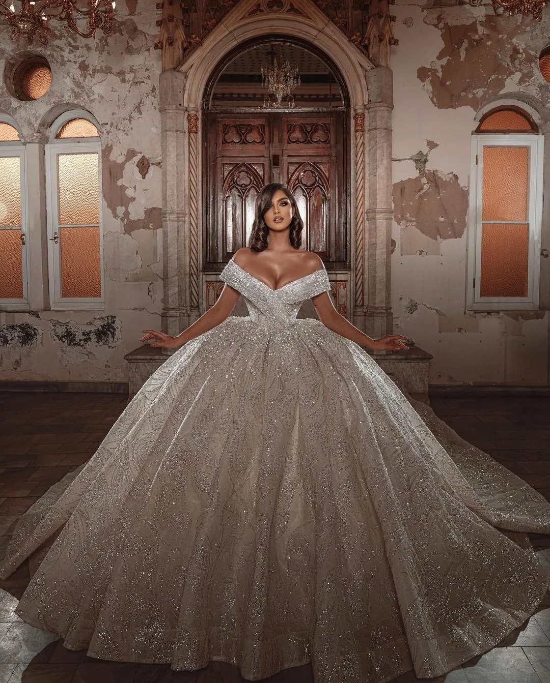 Off The Shoulder Grote Maat Trouwjurk Baljurk Met Pailletten En Kapelsleep  Aanpasbare Dubai Bruidsjurk Van 329,36 € | DHgate, image size:1080x1343