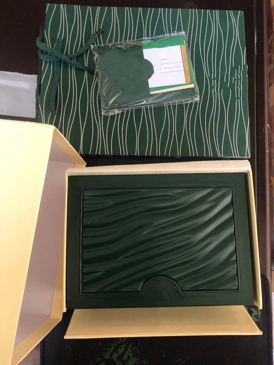 ساعة فاخرة GiftVarious علب ساعة صندوق خشب ورق مادة أخضر بطاقة علامة يدوية صغيرة الياقوت خيار دفع مقاوم للماء
