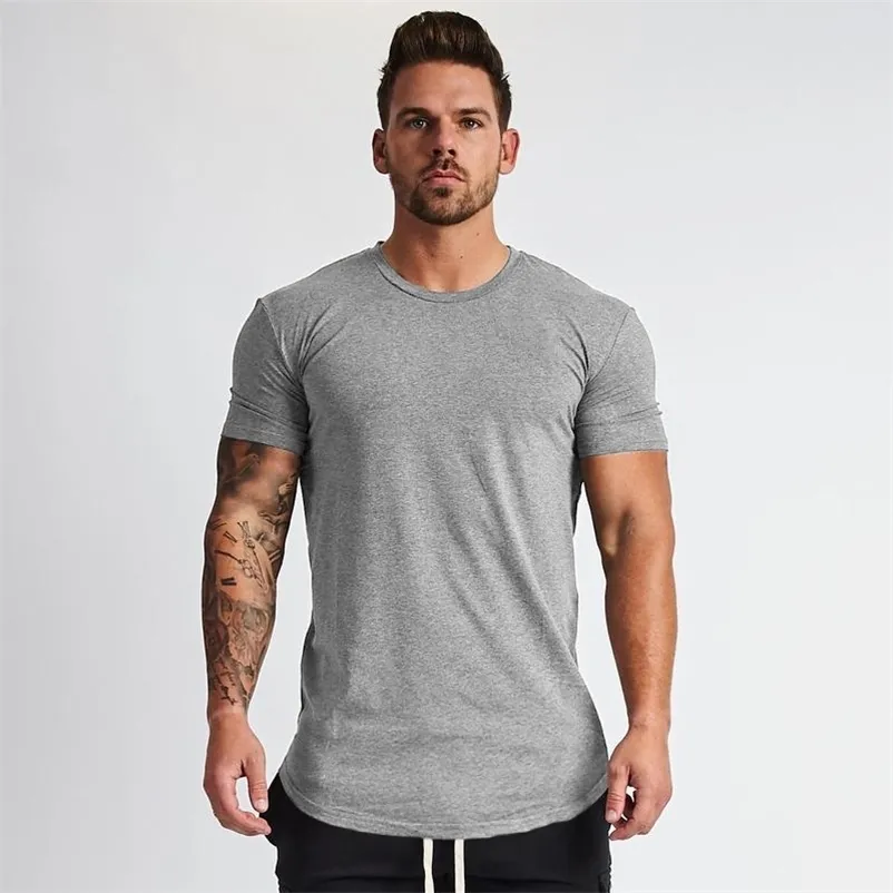 MuscleGuys Düz Giyim Spor T Gömlek Erkekler O-Boyun T-shirt Pamuk Vücut Geliştirme Tee Gömlek Slim Fit Tops Spor Salonları Tshirt Homme 210726