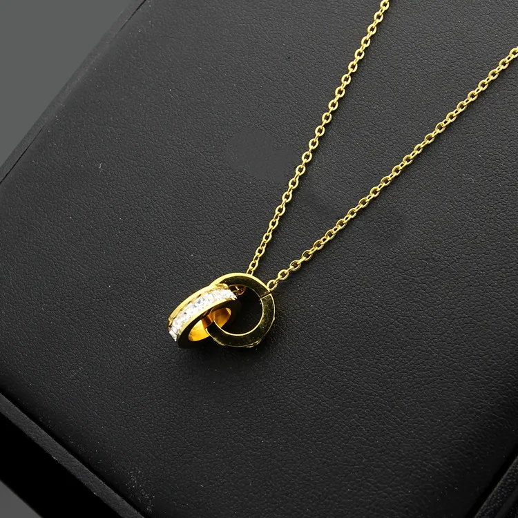 2022 Высококачественные роскошные ожерелья с подвесками из нержавеющей стали, двойное кольцо с бриллиантами, 3 цвета, простые ожерелья с любовью, классический стиль для женщин 2050
