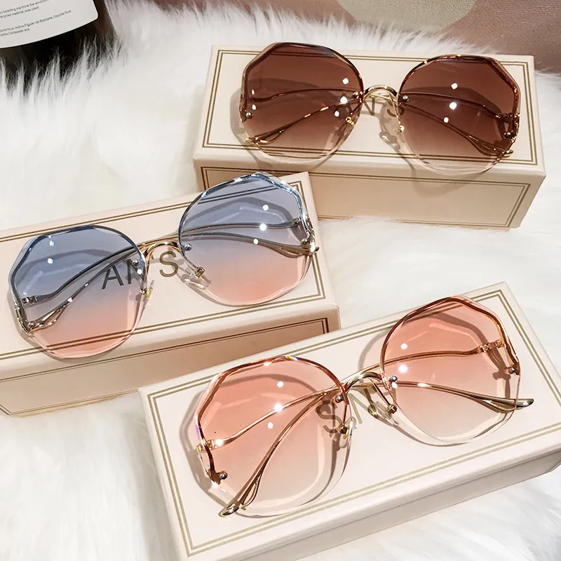 Fashion Tea Gradient Designer Sunglasses Women Ocean Water Cut Trimmed Lens Metal Curved Temples Sun Glasses Female UV400