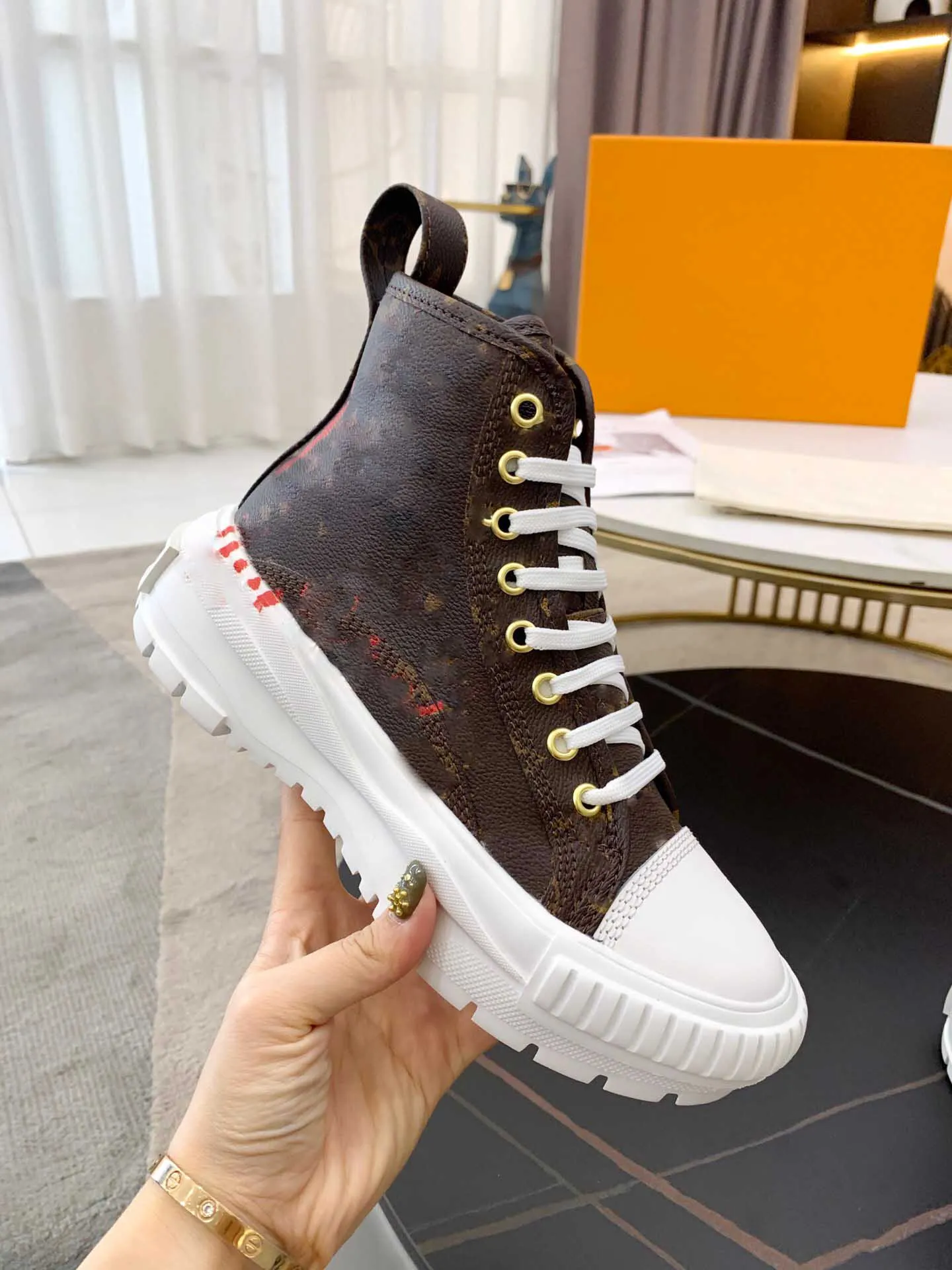 2021 Mulheres Designers de luxo Esquadrão Boots Plataforma High -Top Casual Shoes Casual Sapatos