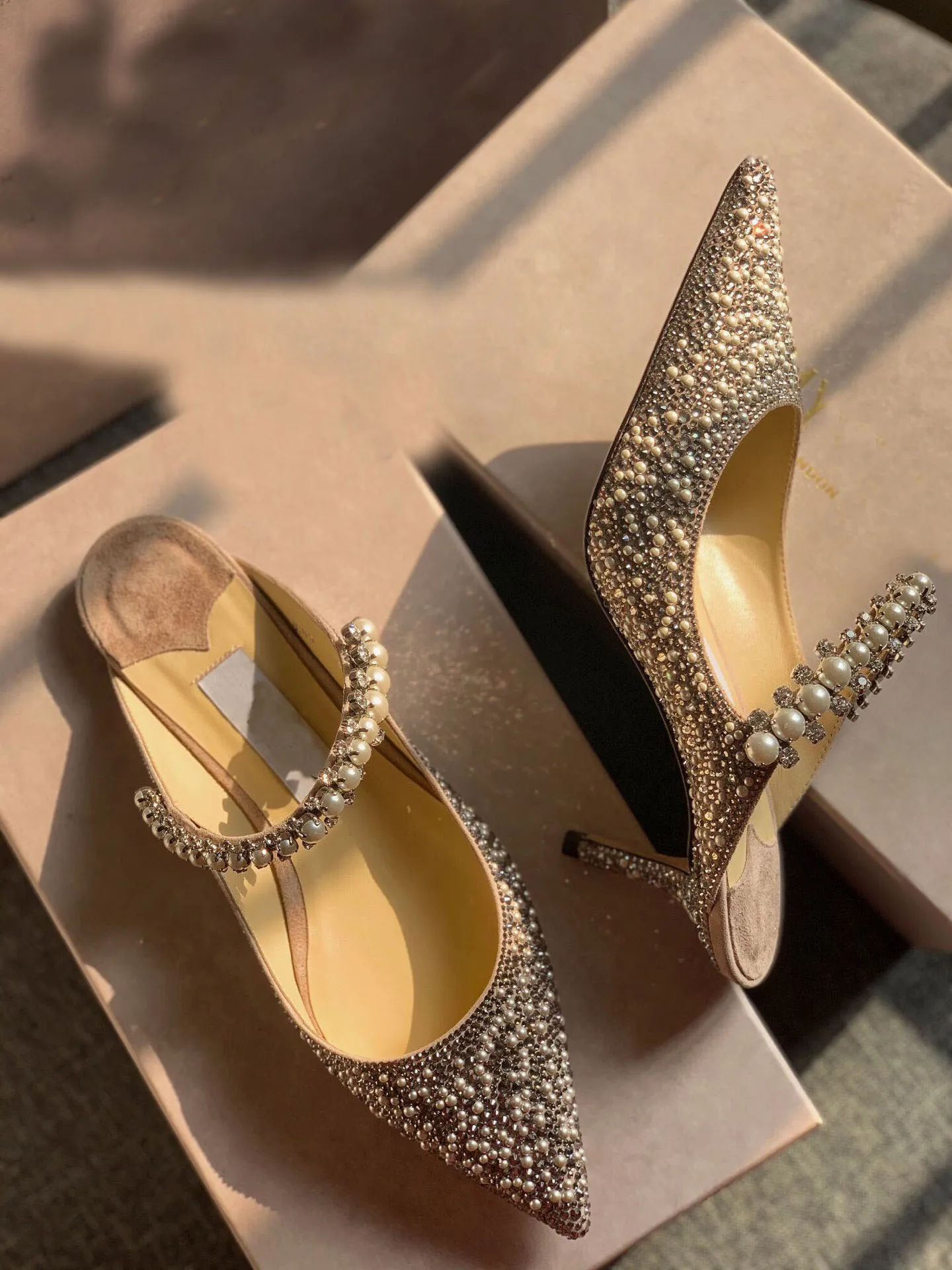 Famous Design London Baily Pumps Wedding Dress Bridal Shoes Women Sexy Pointed Toe High Heels Ankle Strap Bailey Pearl Crystal Lady Luxury Walking From Vernas 21.11 DHgate.Com