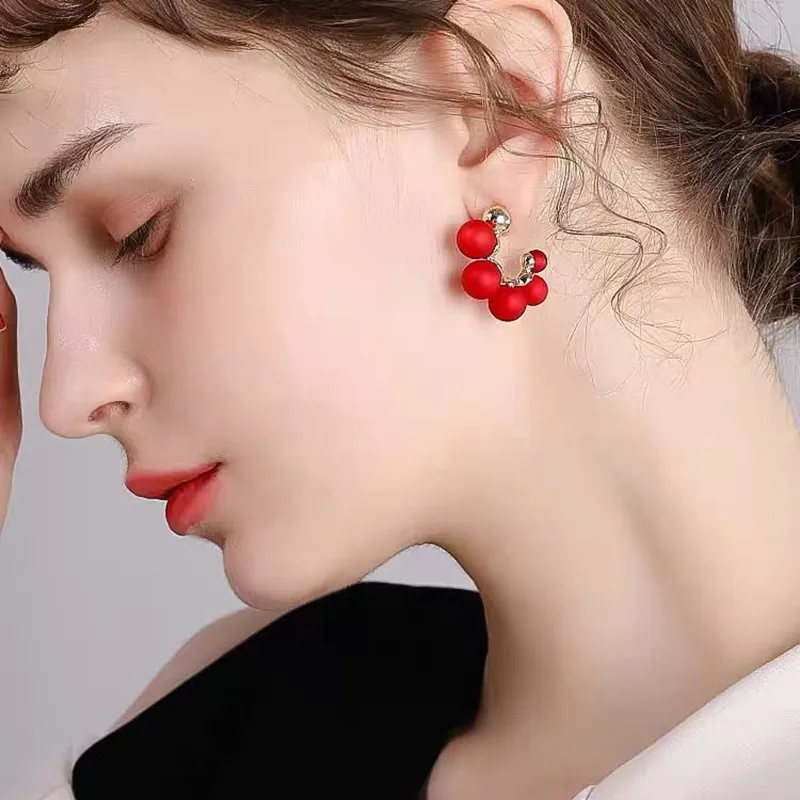 2021 New Classic Sexy Red Bead C-Shaped Dangle Charm Earrings For Woman Fashion Korean Jewelry Wedding Party Girl's Unusual Earring