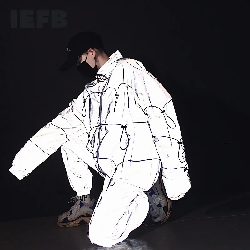 IEFB / Mäns slitage 2 stycken sätter mode reflekterandeZipper jackor + elastisk midja lös passform reflektera byxor hip hop streetwear 210524