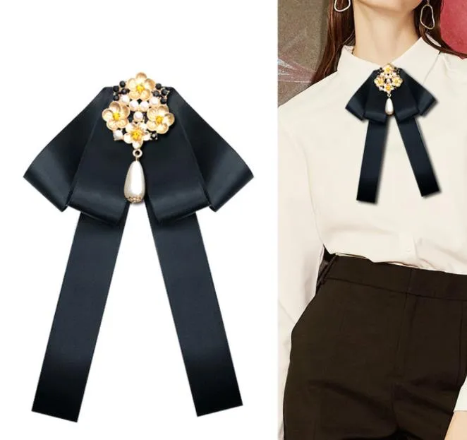 Wholesale Hot Sale Bow Tie Vintage Cameo Lady Head Diamod Ribbon Tassel Brooch Girls Elegant Costume
