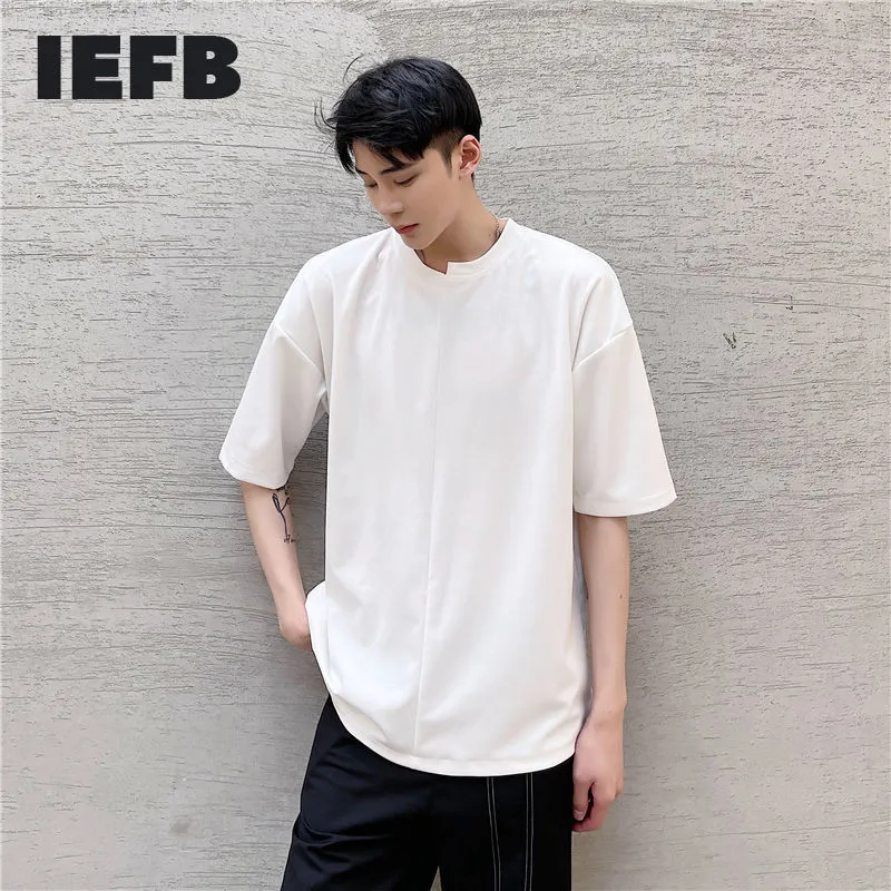 IEFB Verão Assimétrica Pescoço De Seda De Gelo Preto E Branco Cor Sólida Básica Manga Curta T-shirt Homens T-shirt Na Moda Top 9y7381 210524