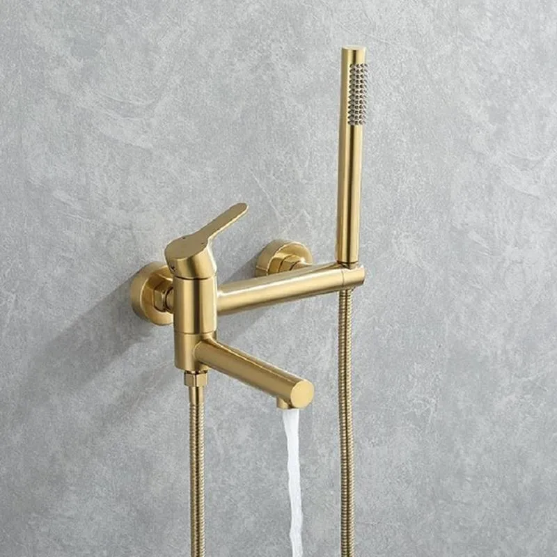 Łazienka Zestawy prysznicowe szczotkowane złoto wanny Ustaw bateria na ścianie Wodospad System wanny osadzony w wannie