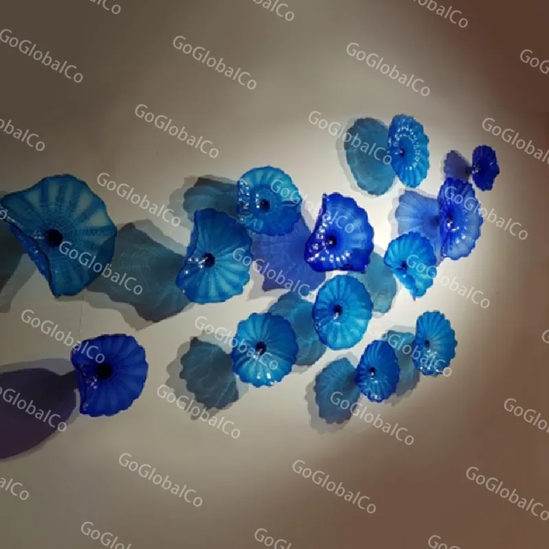 贅沢な壁の光ムラノランプ青い花の装飾的な芸術の手ブローされたガラスマウントプレート色のスコンコ8から16インチ