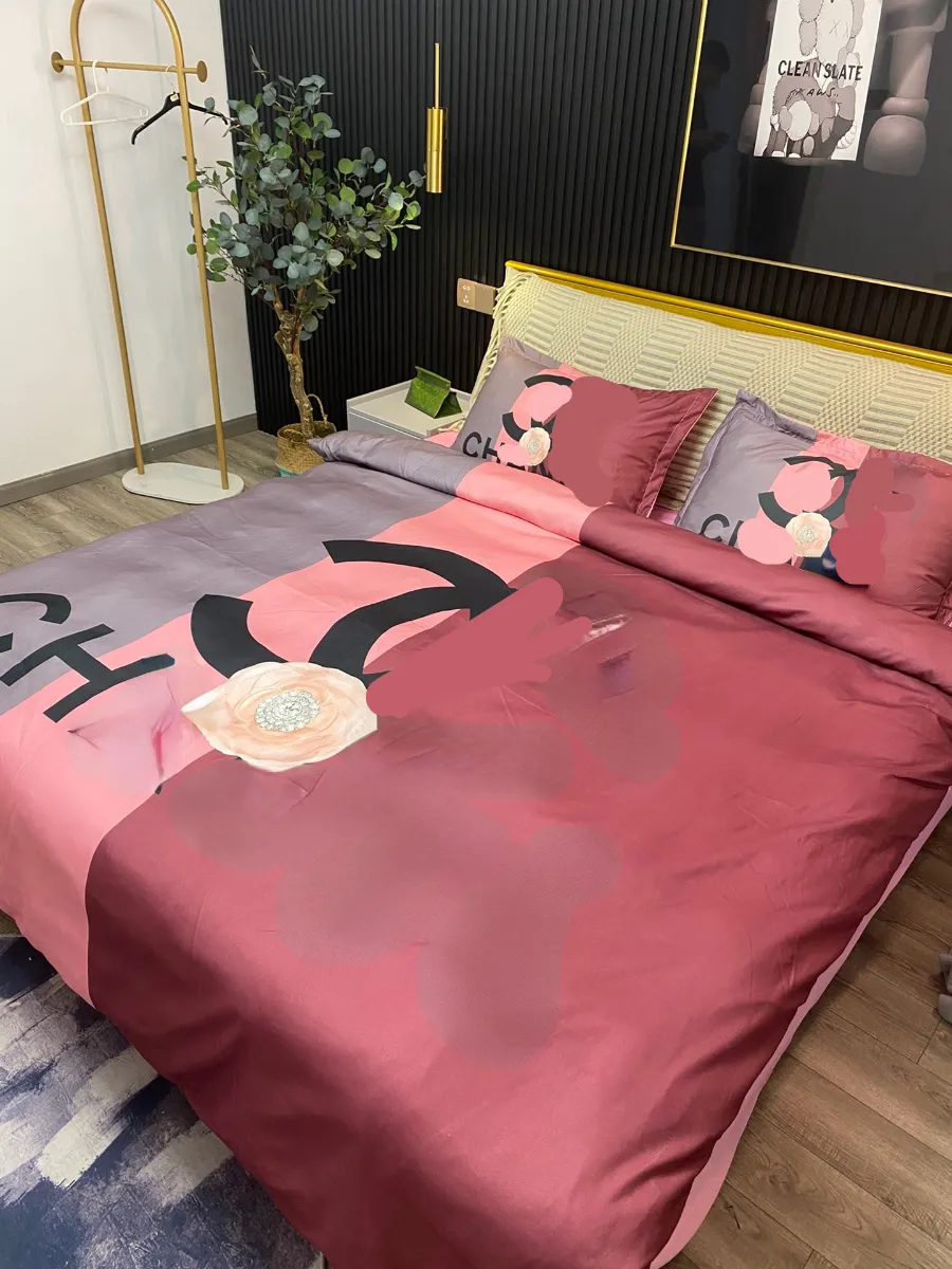 Fashion Designer C Luxury Duvet cover Bedding Set Printing Bed Duvet covers Comforter Warm and Comfortable Pellow Case