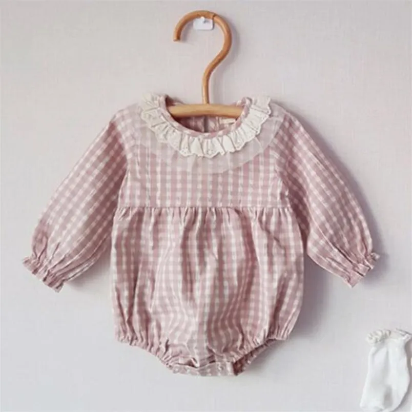 Spädbarn Baby Rompers Girls Långärmad Grid Lace Collar Kläder Vår Höst 0-3yrs 210816