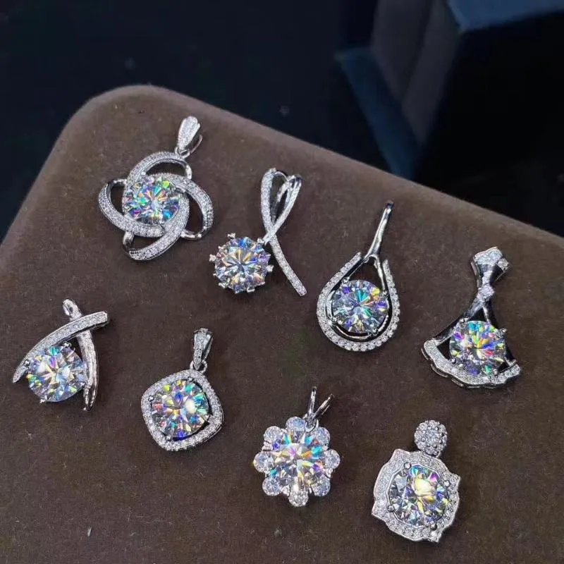 Pendant Necklaces Moissanite Dimond 1.0ct D Color 925 Sterling Silver Necklace Exquisite Jewelry Party Wedding Pendants For Women's Birthday