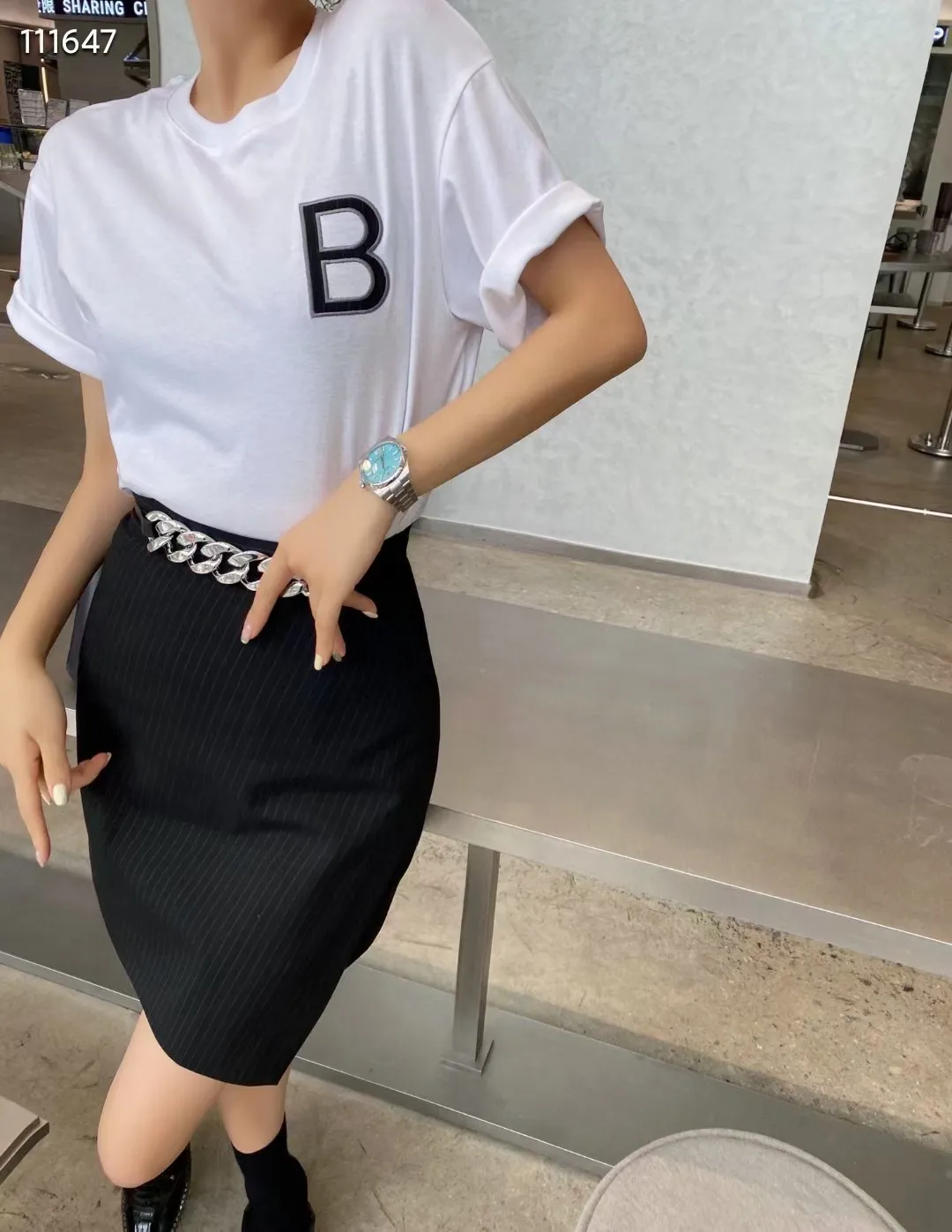 New design women's logo embroidery short sleeve tee and chains high waist a-line asymmetric stripe skirt twinset 2 pcs dress suit