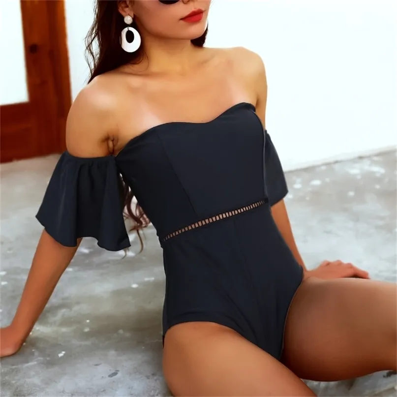 Plavky Sexy Women's Black Swimsuit för kvinnor Badkläder Bandeau Ruffle Off Shoulder High Waist Bath Suit Swim 210702