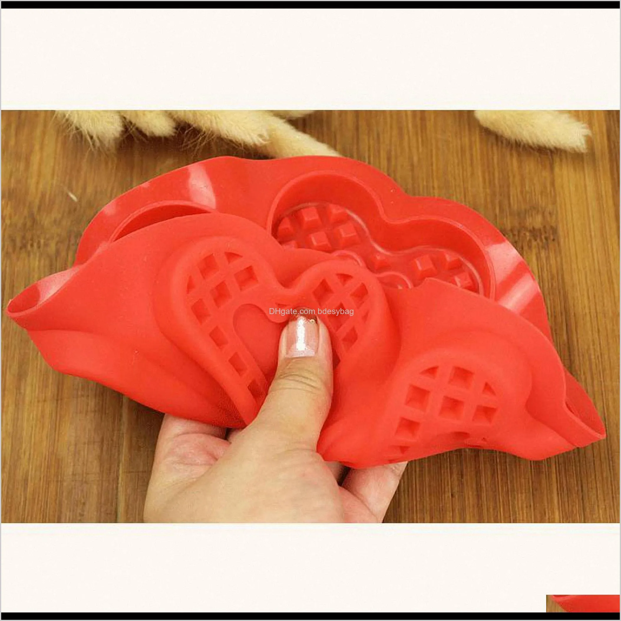 4-slot heart shape silicone waffle mold non-stick muffin cake mould tray pan