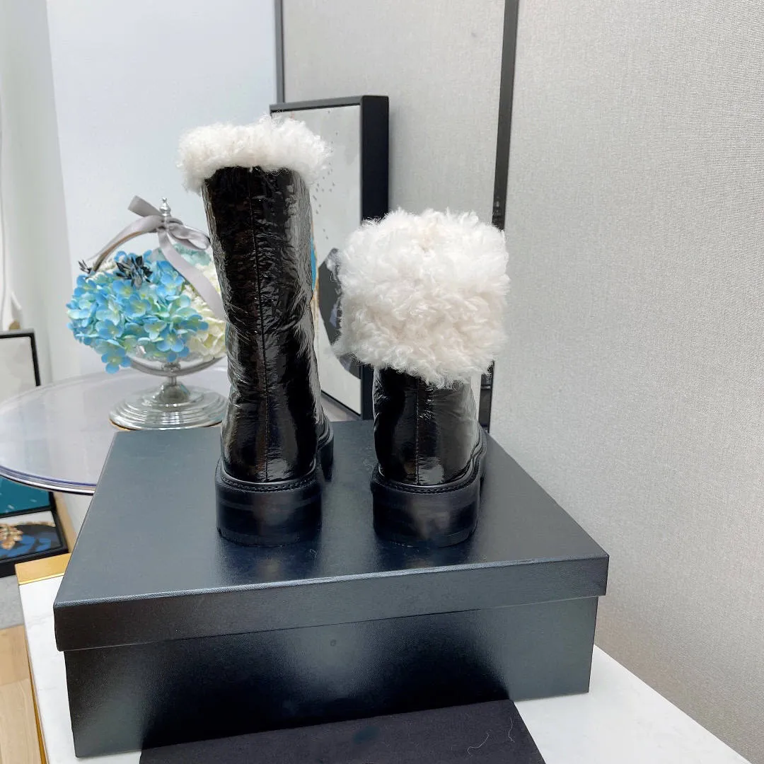 2021 top quality new Sheepskin wool all-in-one snow boots ladies short slip-on flat Martin boots