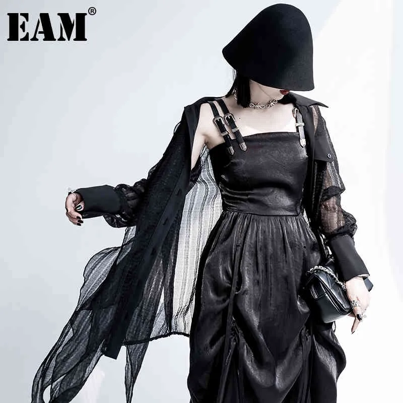 [EAM]女性ブラックフリルストラップレスプリーツドレススクエアネックノースリーブルーズフィットファッションスプリングサマー1DD7547 210512