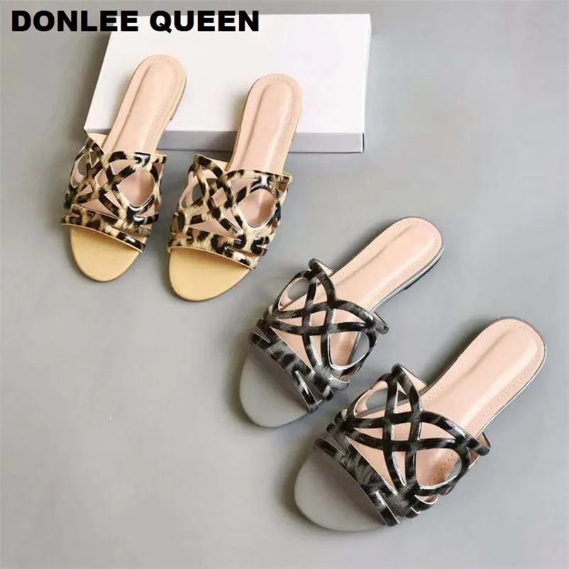 Kobiety kapcie Leopard Slides Beach Flip Flops Flat Casual Slip On Outdoor Duży rozmiar 36-41 Zapatos de Mujer 210619 \ t