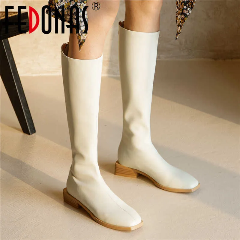 Bottes hautes à fermeture éclair arrière pour femmes jambe large en cuir véritable talons épais chaussures femme fête de mariage 210528