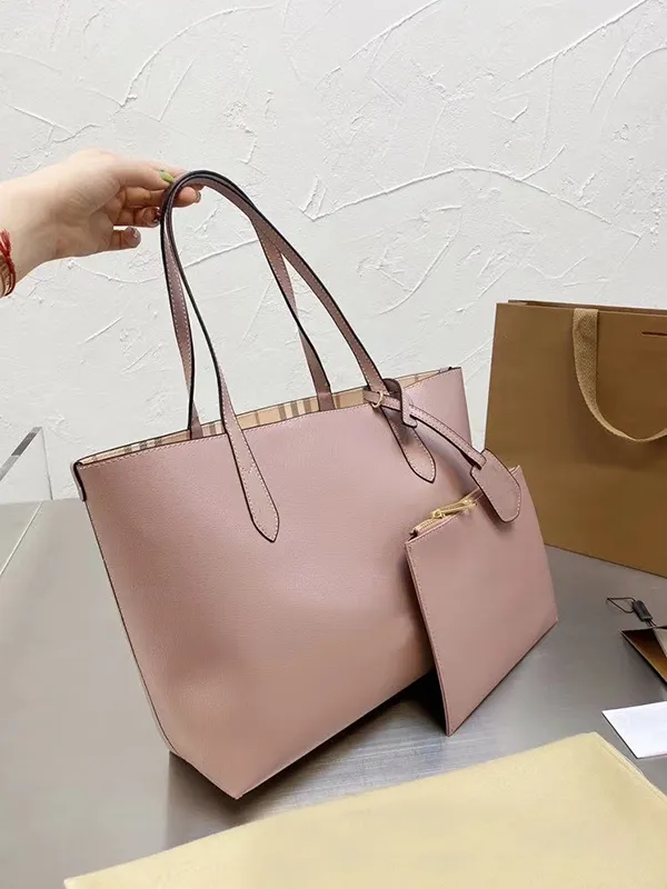 High-end luxury ladies must-have big-brand leather shopping bags, witha small bag inside, classic designer design, portable or a gift box under the arm