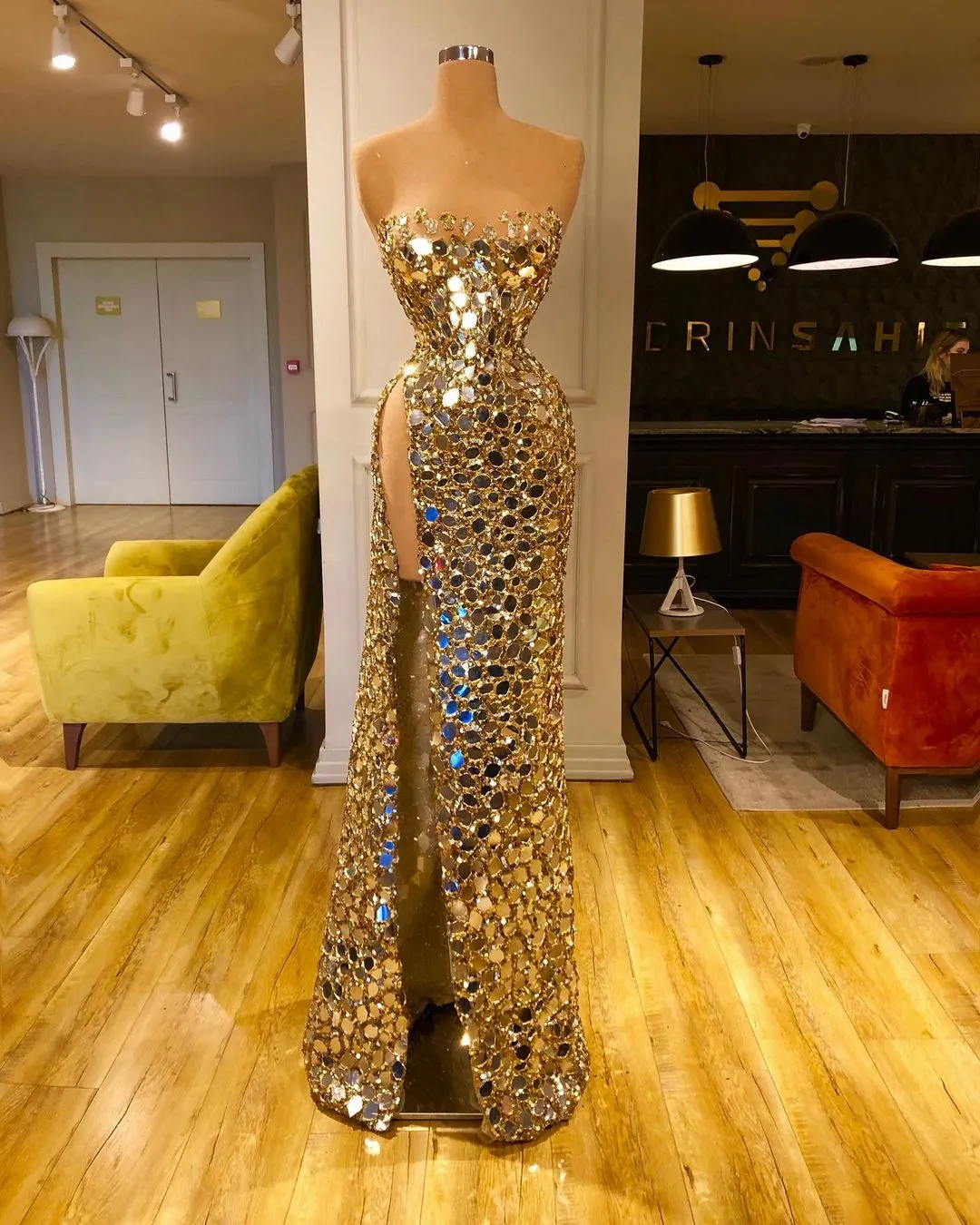 Luxury Gold Evening Dresses Glitter Sequins Sleeveless Sexy Side