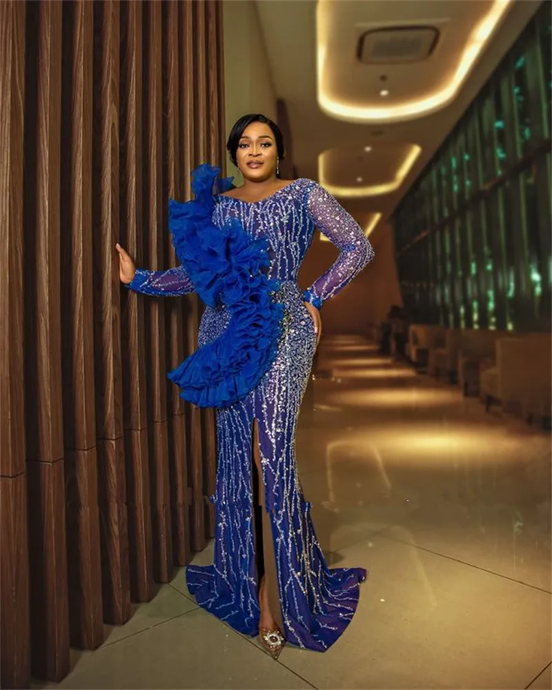 Królewskie niebieskie sukienki z koralikami Surowe Surowaj długie rękawy Seksowne przednie dzielone suknie imprezowe afrykańskie konkursy dla arabskich kobiet