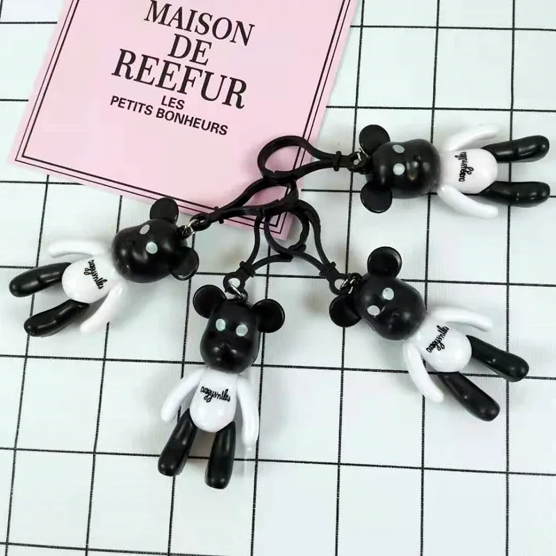 Llavero de resina Figura de acción de oso blanco y negro de plástico Accesorios de dibujos animados pequeños regalos
