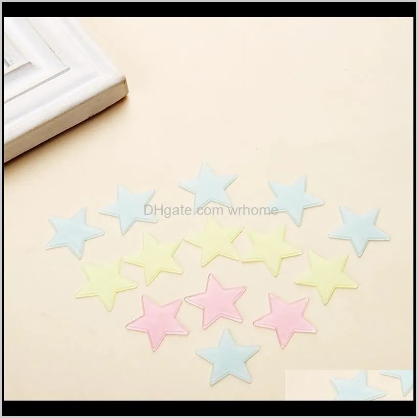 factory price fluorescent wall stickers stereo plastic 3cm star paster glowing in the dark decal for baby room