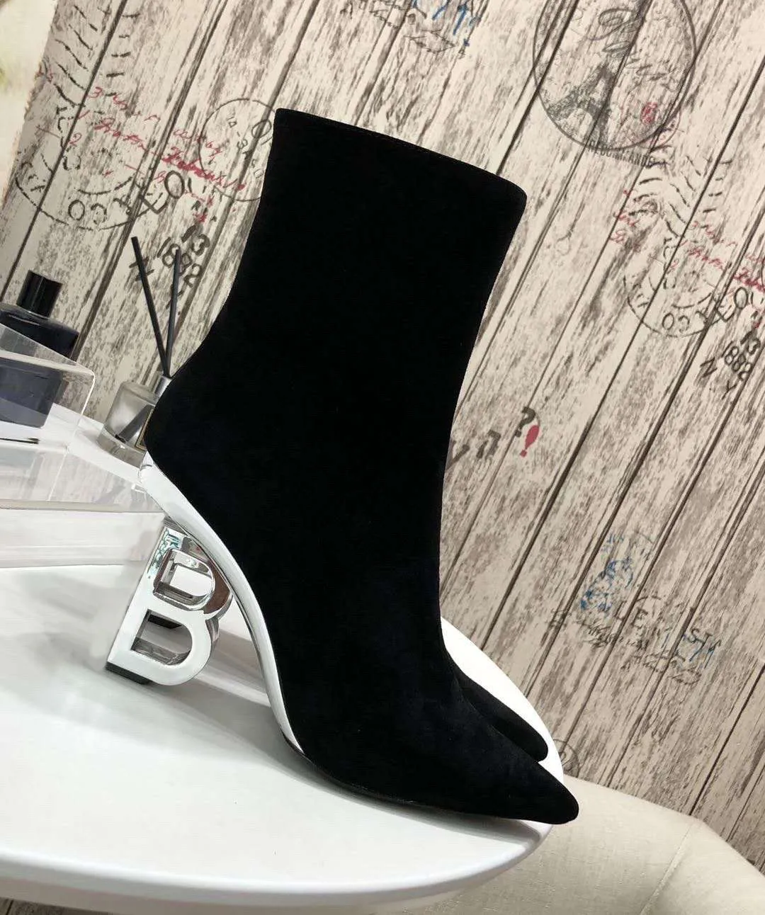 2021 Winter Classic Damen Buchstaben HIGH HEELS KURZE STIEFEL seitlicher Reißverschluss Design Ledermaterial Größe 35-41