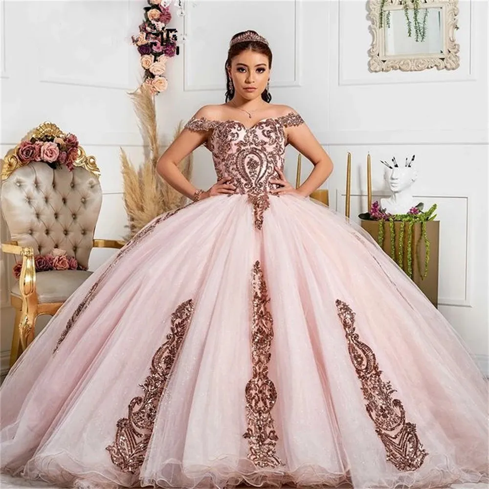 Gül altın payetler balo elbisesi quinceanera elbiseler dantel aplikler ile boncuklu omuz tül pullu tatlı 15 16 elbise xv parti giymek