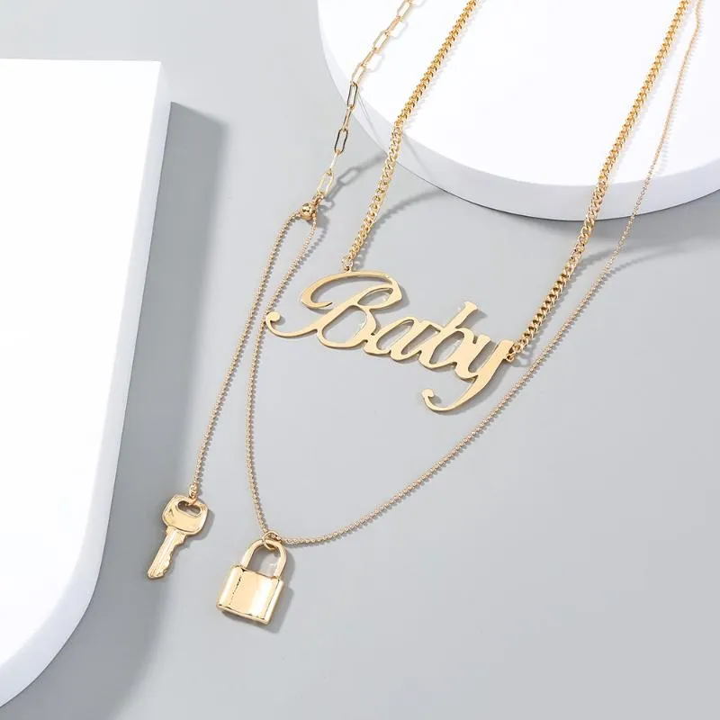 Chokers Srcoi Metal Letter Baby Multi-camadas Nome de colar Acessórios Trexy Key e Lock Charms Pinging for Women Special Gift