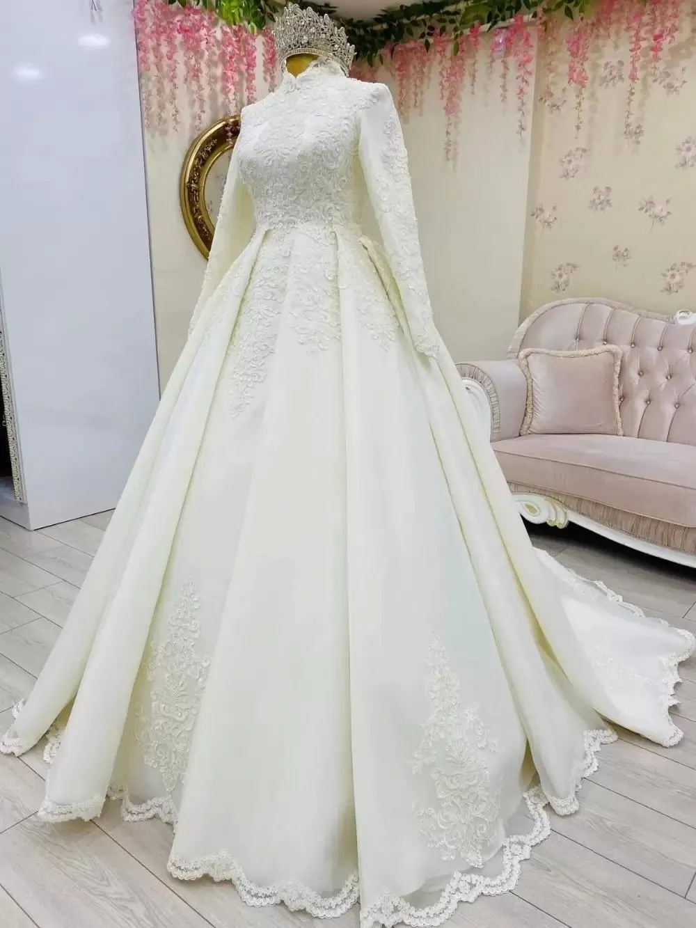 Dubai Arabo Plus Size Abiti da sposa Abito da sposa Tulle Pizzo Applique Pieghe Perline Sweep Train Castle Maniche Abito formale increspato vestido de novia Custom Made