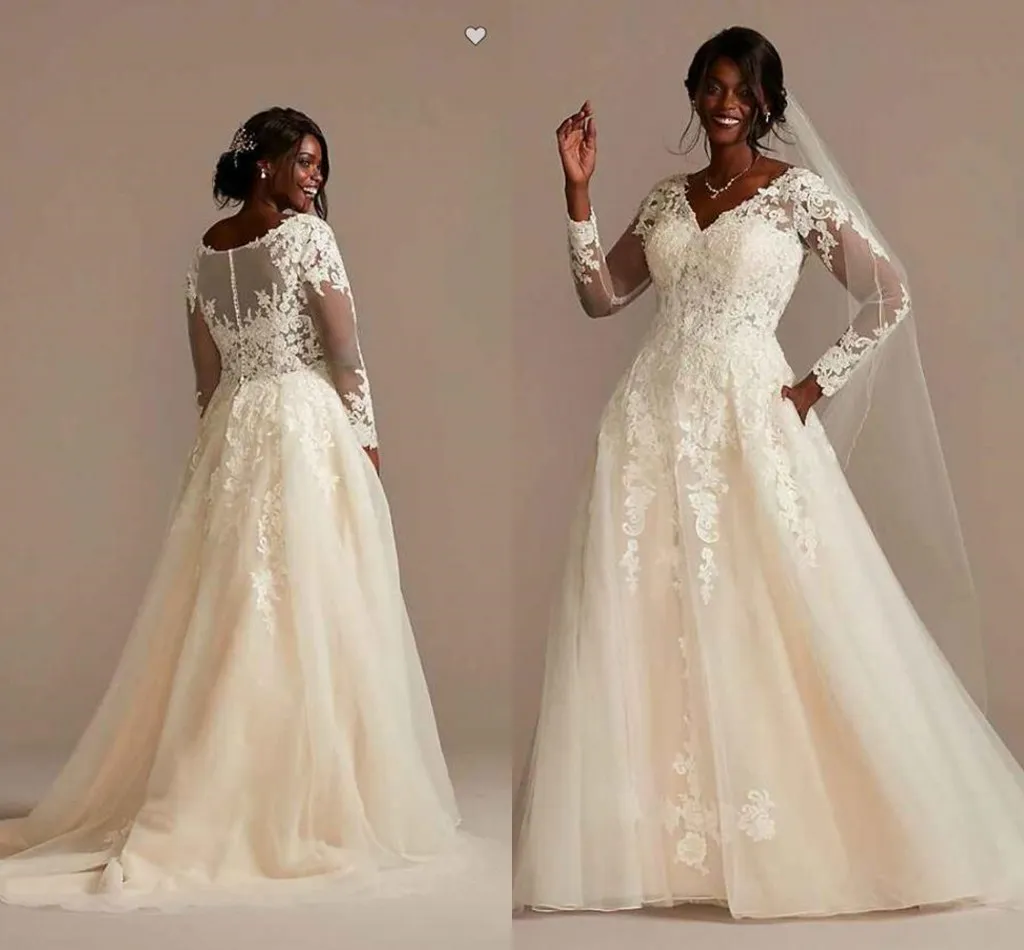 Oleg Cassini Plus Size Trouwjurken 2022 Lange Mouw Volledige Kant Bloemen V-hals Modest overdekte knoppen Princess Beach Church Bridal Dress Rooken