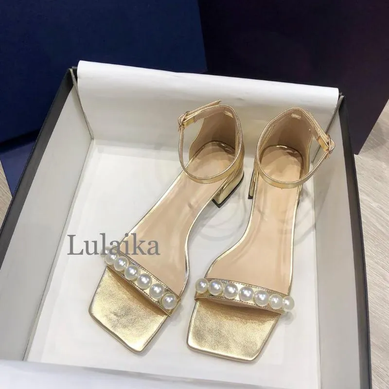 Summer Gold Sliver Square Open-Toed Pearl Strap Sandali con fibbie alla caviglia Sandali con tacco basso Slingback Scarpe da donna