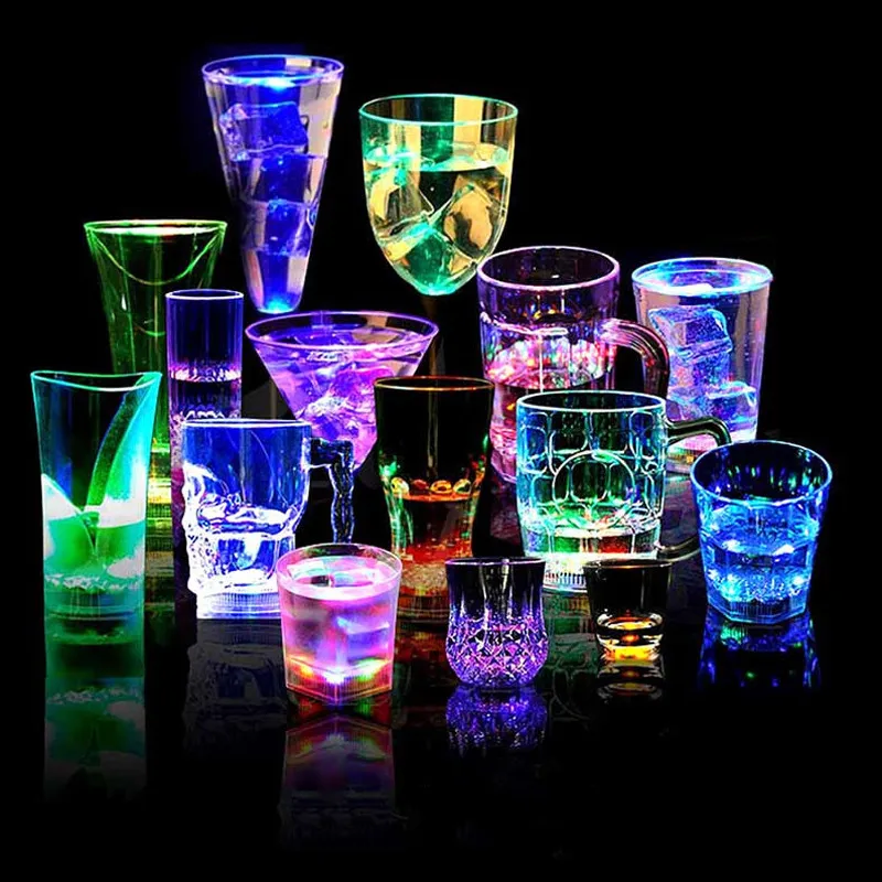 Novità Illuminazione LED Whisky Shot Drink Glass Cup Lampeggiante Beer Bar attività Wedding Club Decorazione domestica per forniture per feste luminose