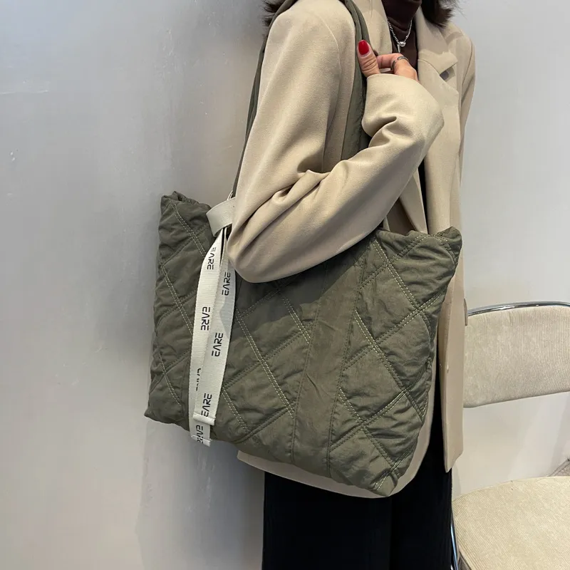 Sac fourre-tout pour femme une épaule transportant l'automne et l'hiver sac de banlieue sac de costume en coton