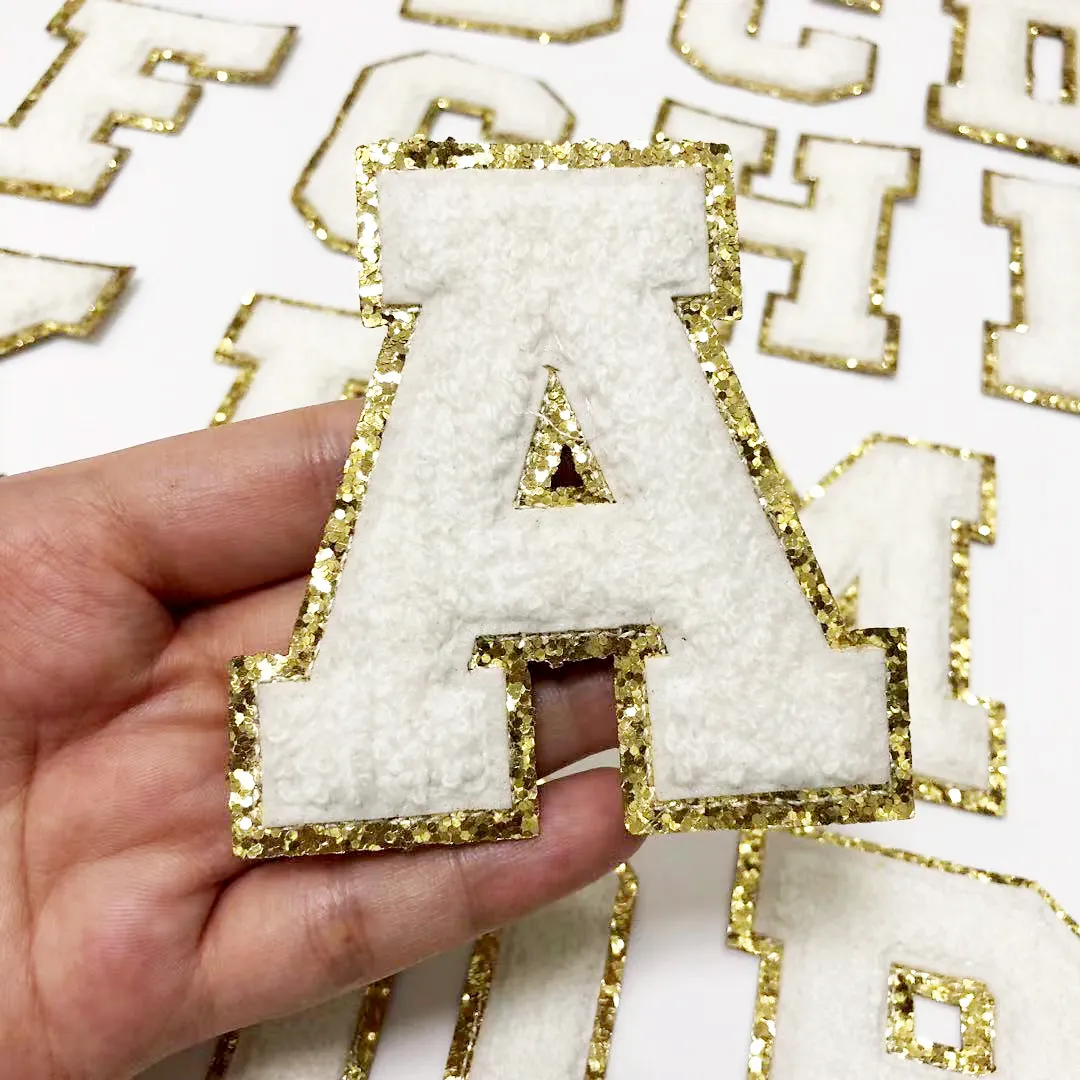 Vita bokstäver med guldglitter chenille tyg patchar handduk broderi regnbåge gritt alfabet järn på klistermärke namn kläder DIY lovely bag emblem
