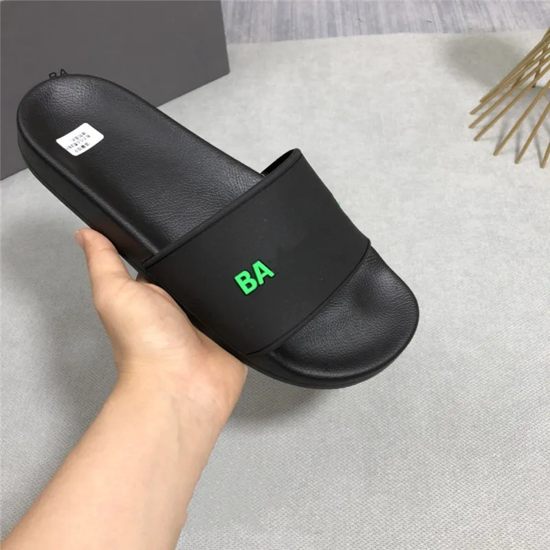 Men and Women Home Indoor Soft Bathroom Summer Slippers Designer Rubber Slippers High Quality Sandals Flat White Fashion Female Beach Flip Flops 36-45 Size Free Boxed