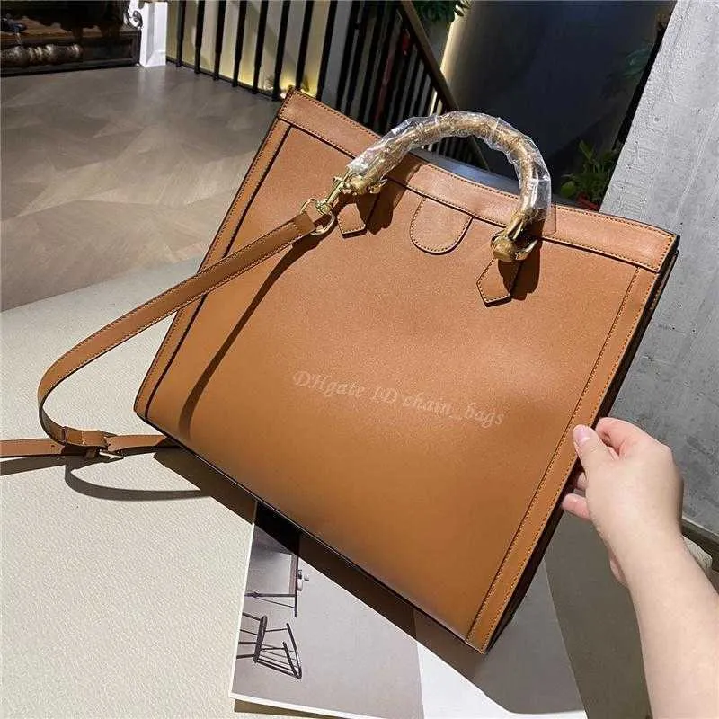  2021 Ladies Padlock Shoulder Bag Handbag Classic Letter Bamboo Handle Canvas Tote Bags Interior Zipper Pocket Women Fashion Crossbody Handbags Totes