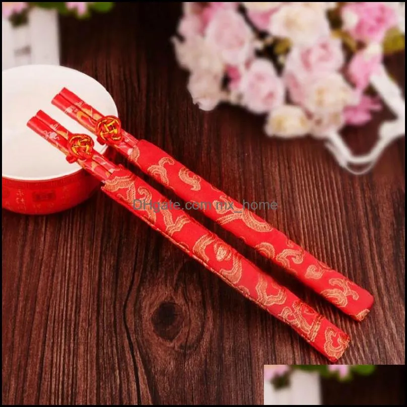 Classic Design Wood Chinese Red Chopsticks Double Happiness And Dragon Wedding Chopsticks Favor With Gift Bag