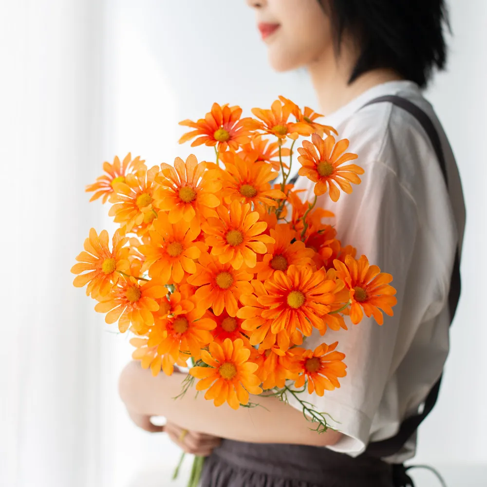 Festa di nozze Decorativa Piccola margherita Bouquet di fiori Soggiorno Simulazione Fiori artificiali Piccolo fresco Olanda-crisantemo Fiore di seta secco falso