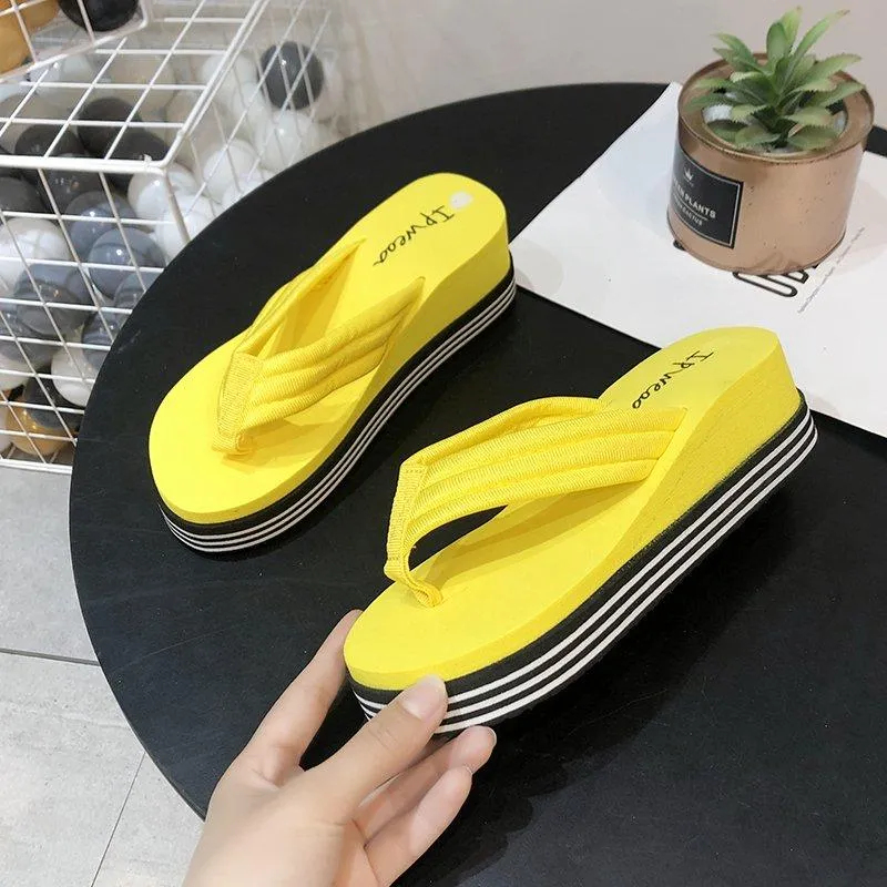 Tofflor kvinnor sandaler flip flops mode sluttning och tjock sandstrand skor godis färg kil plattform utomhus