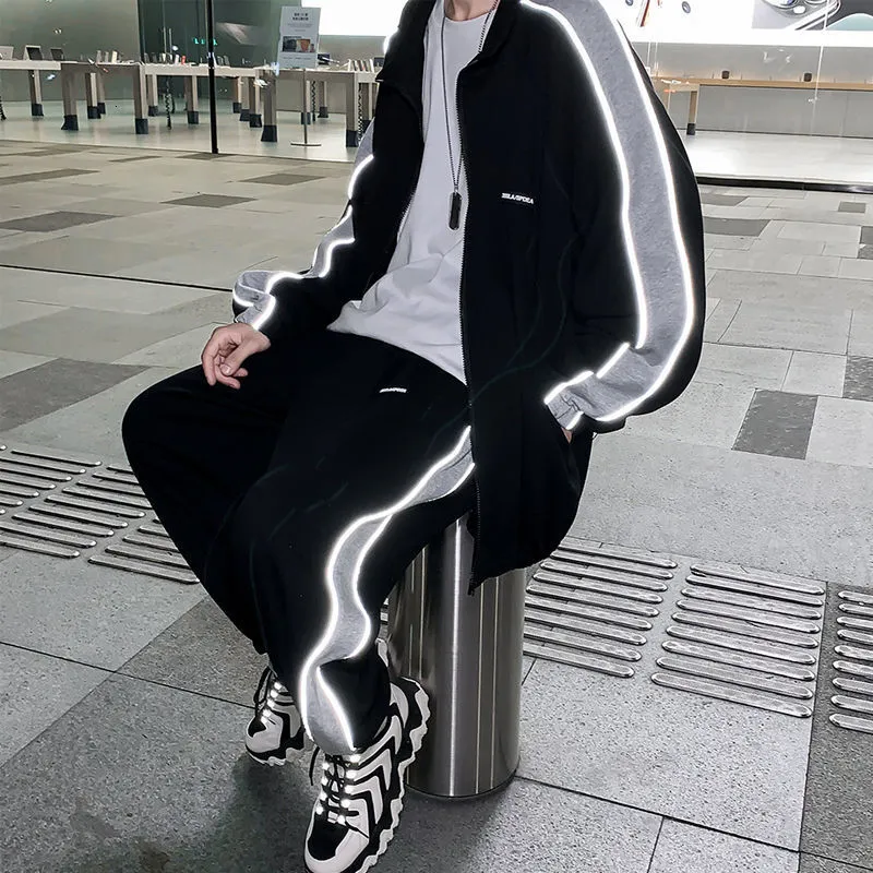 Mode Casual Sports Suit Mäns Reflekterande Stripe Oversize Man Passar Koreanska Streetwear Man Kläder