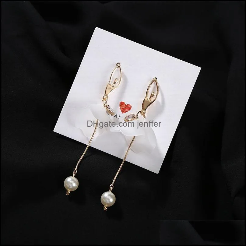 White Acrylic Flower Petals Beautiful Dancer Simulated Pearl Bead Dangle Earrings Elegant Golden Drop For Women & Chandelier