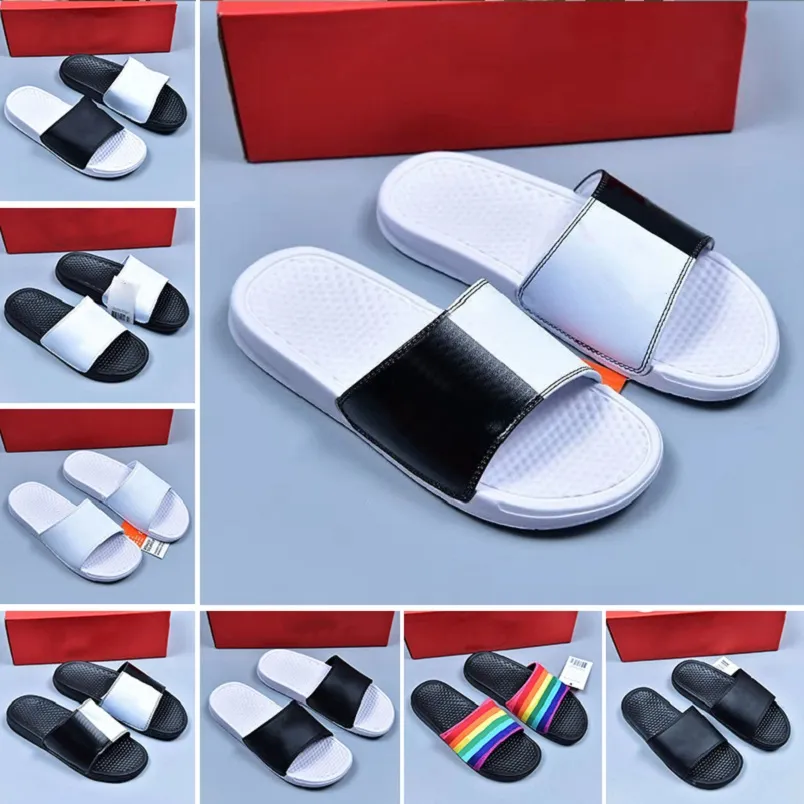 Verkopen Goed Zomer Mannen Vrouwen Slippers Mode Dia's Licht Gewicht Triple Zwart Wit Grijs Outdoor Heren Platte Flippers Beach Hotel Platform Sandalen US5.5-11