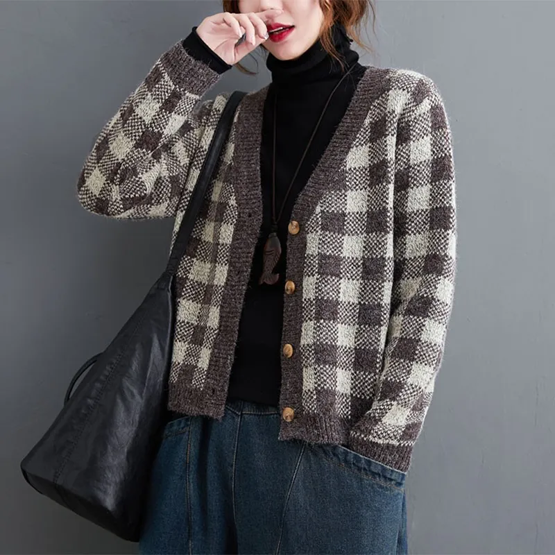 Automne hiver femmes pulls décontractés nouveauté Vintage col en v motif à carreaux lâche femme tricoté Cardigans manteaux S1852 210412