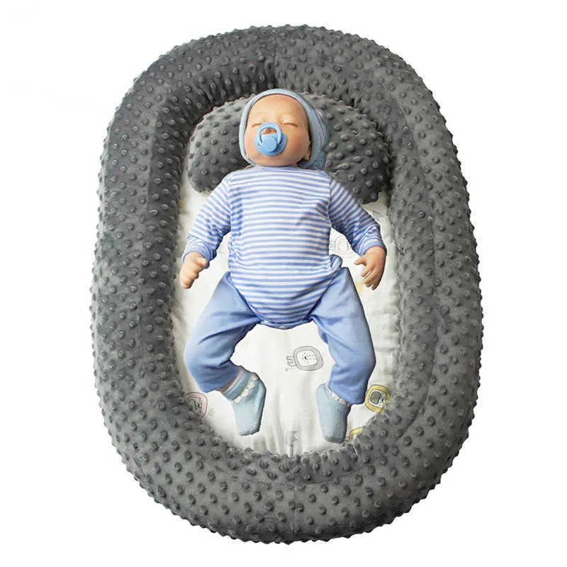 Baby bassinet for bed portable baby lounger for sales newborn crib breathable and sleep nest with pillow