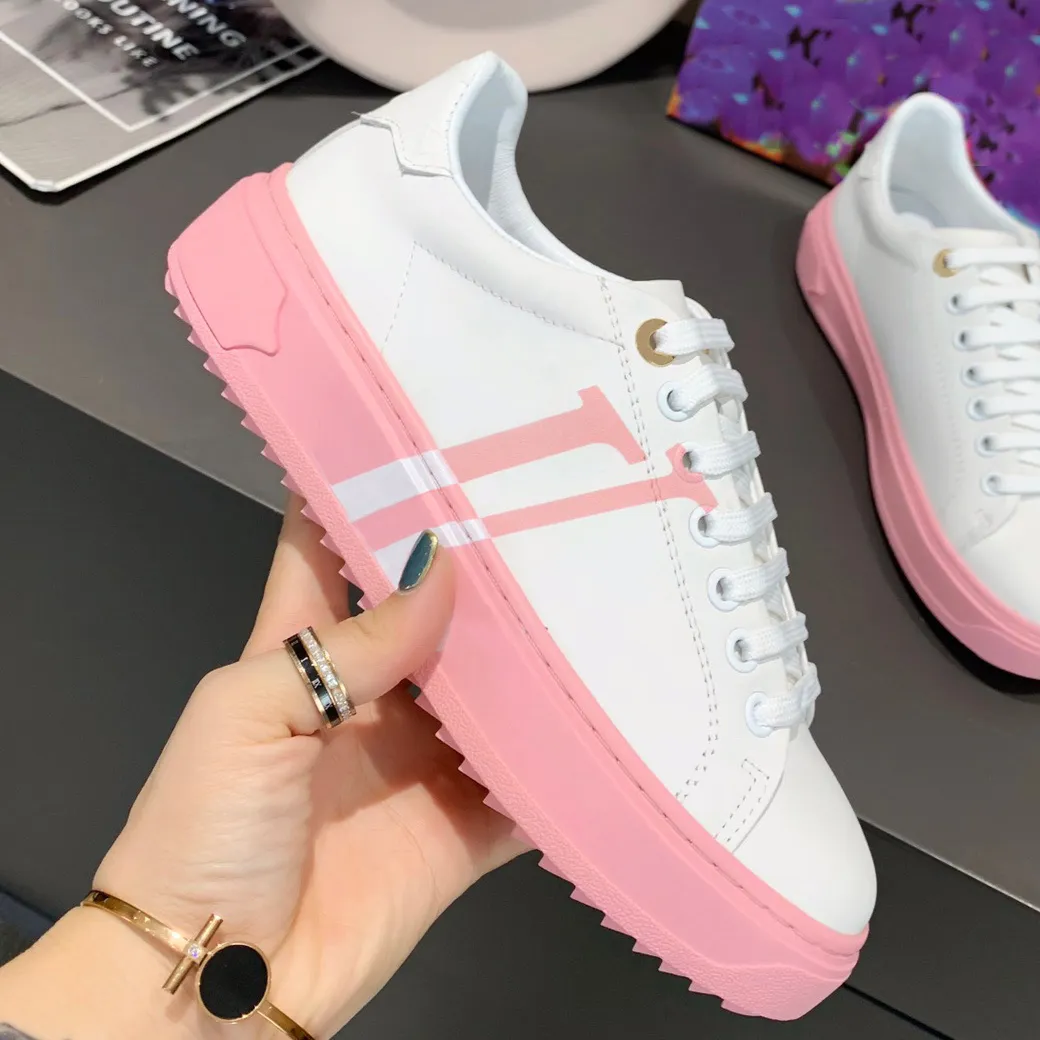 2021Luxury design white women`s casual shoes colorful soles letter printing flat sneakers classic outdoor ladies sneakers